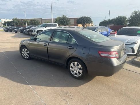 Used 2010 Toyota Camry LE FWD image 5
