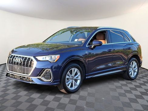 Used 2021 Audi Q3 2.0T Premium w/ Convenience Package AWD/4WD image 3
