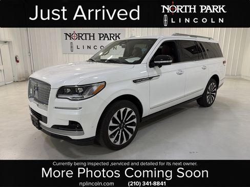 Used 2024 Lincoln Navigator L Reserve image 1