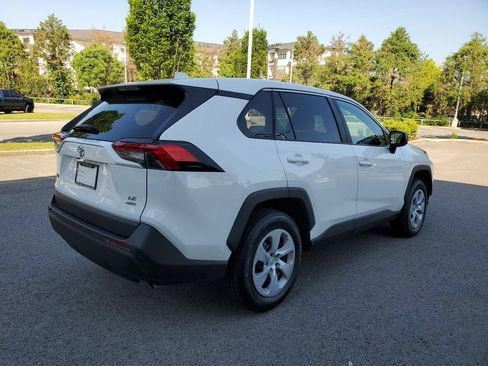 Used 2024 Toyota RAV4 LE AWD/4WD image 4