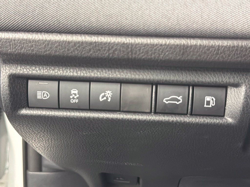 Used 2026 Toyota Camry LE FWD image 28