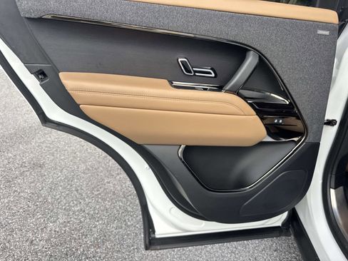 Used 2024 Land Rover Range Rover Sport SE image 12