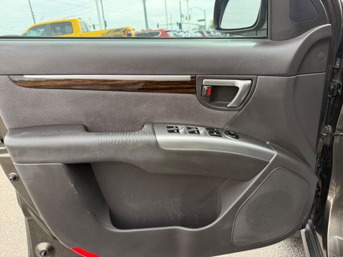 Used 2011 Hyundai Santa Fe SE image 13