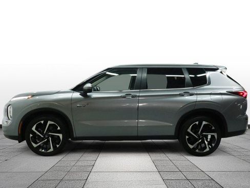 Used 2024 Mitsubishi Outlander 4WD Plug-In Hybrid image 4