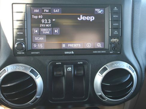 Used 2018 Jeep Wrangler Rubicon w/ Cold Weather Group image 17