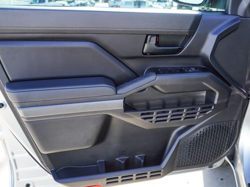 Certified 2025 Toyota Tacoma SR5 AWD/4WD image 21