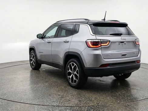 Used 2025 Jeep Compass Limited image 6