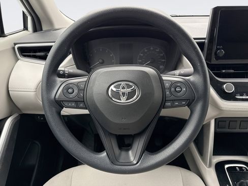 Used 2023 Toyota Corolla Cross L image 12