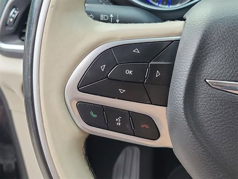 Used 2020 Chrysler Pacifica Limited image 27