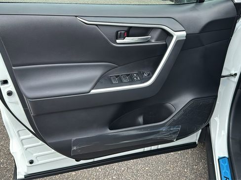 New 2025 Toyota RAV4 XLE image 13