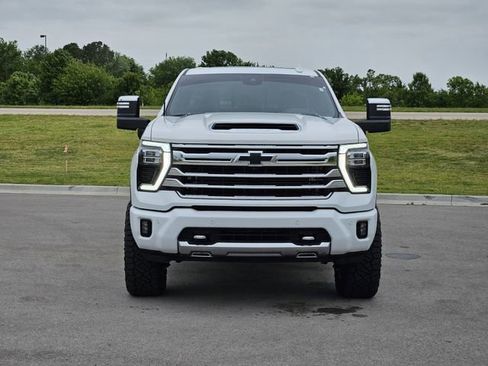 Used 2025 Chevrolet Silverado 2500 High Country w/ High Country Premium Package AWD/4WD image 2