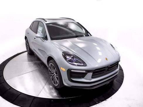 Certified 2026 Porsche Macan AWD/4WD image 22