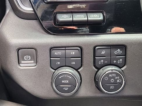 Used 2024 Chevrolet Silverado 1500 High Country w/ Technology Package AWD/4WD image 17