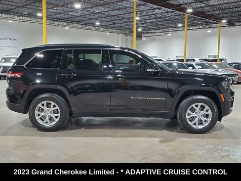 Used 2023 Jeep Grand Cherokee Limited w/ Luxury Tech Group II AWD/4WD image 5