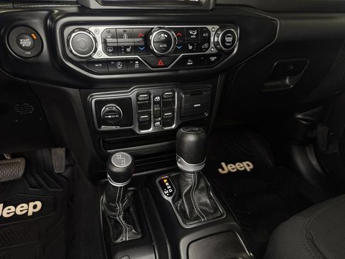 Used 2021 Jeep Wrangler Unlimited Sahara w/ Uconnect 4C Nav & Sound Group AWD/4WD image 19
