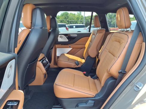 Used 2025 Lincoln Aviator Black Label AWD/4WD image 11