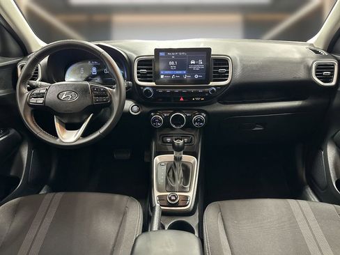 Certified 2024 Hyundai Venue SEL FWD image 17