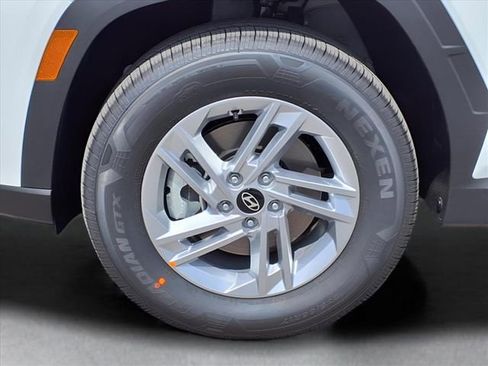 New 2025 Hyundai Tucson SE image 12