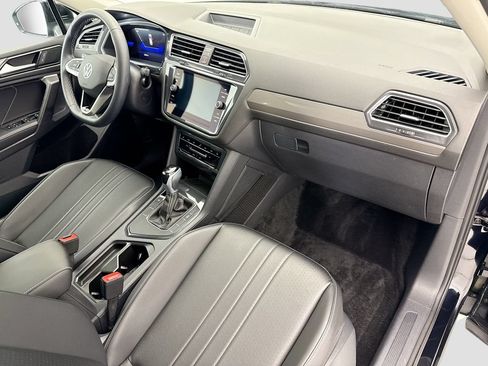 Used 2023 Volkswagen Tiguan SE w/ Panoramic Sunroof Package FWD image 15