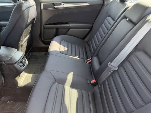 Used 2014 Ford Fusion SE FWD image 11