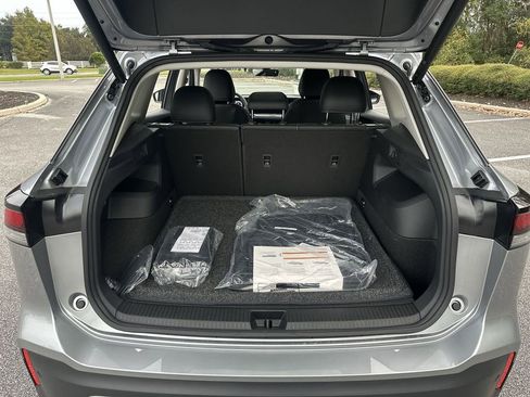 New 2025 Volkswagen Tiguan SE image 24