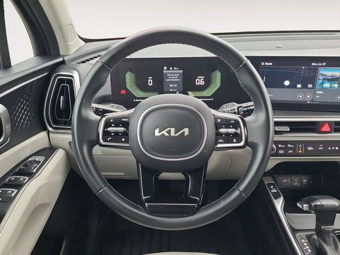 Used 2025 Kia Sorento S FWD image 12