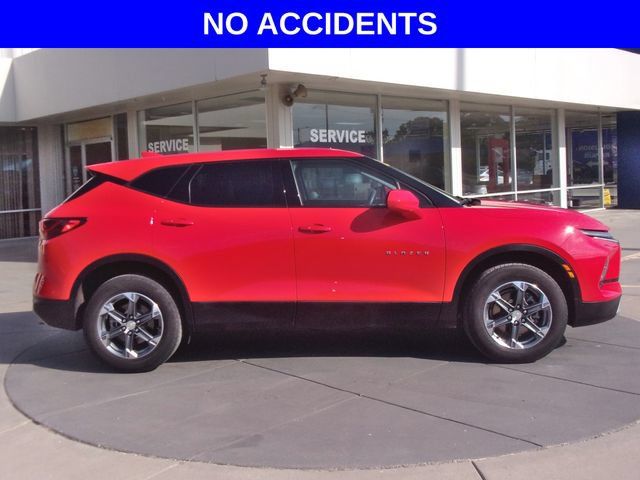 Used 2024 Chevrolet Blazer LT AWD/4WD image 2