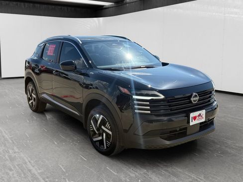 Used 2026 Nissan Kicks SV FWD image 7