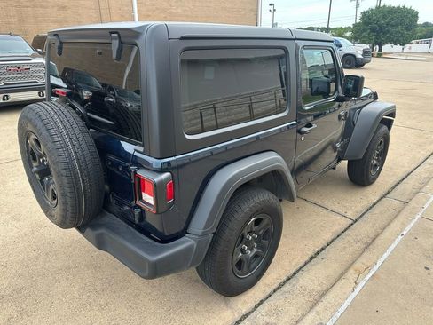 Used 2025 Jeep Wrangler Sport AWD/4WD image 9