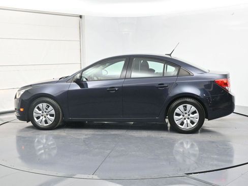 Used 2014 Chevrolet Cruze LS image 17