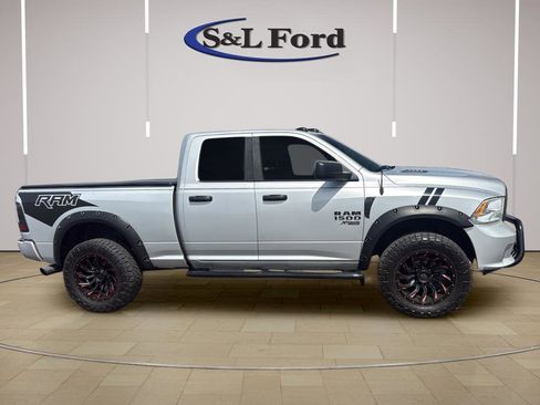 Used 2017 RAM 1500 Express AWD/4WD image 10