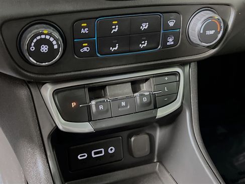 Used 2024 GMC Terrain SLE AWD/4WD image 24