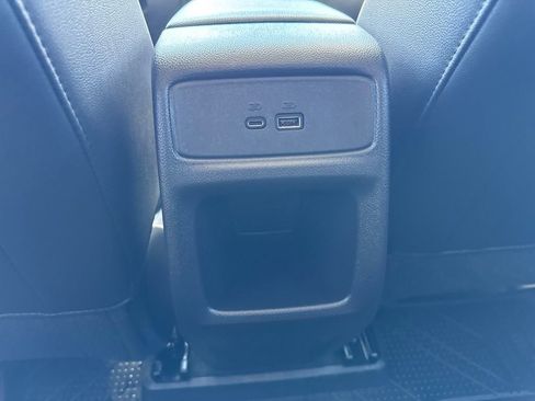 Used 2024 Chevrolet Trax LT w/ LT Convenience Package FWD image 17