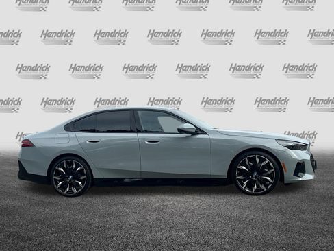 Used 2025 BMW i5 xDrive40 w/ M Sport Package AWD/4WD image 3