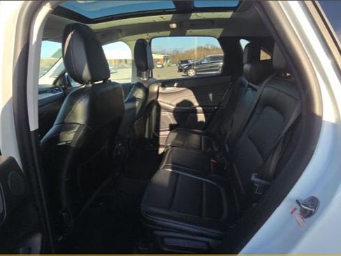 Used 2022 Ford Escape SEL w/ Technology Package image 9