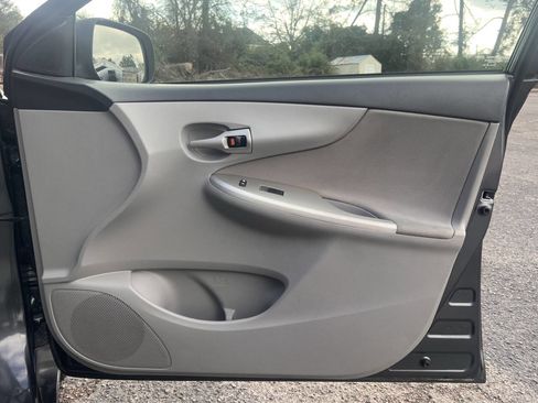 Used 2013 Toyota Corolla LE Special Edition image 16