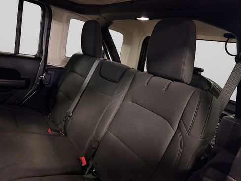 Used 2018 Jeep Wrangler Unlimited Sport AWD/4WD image 22