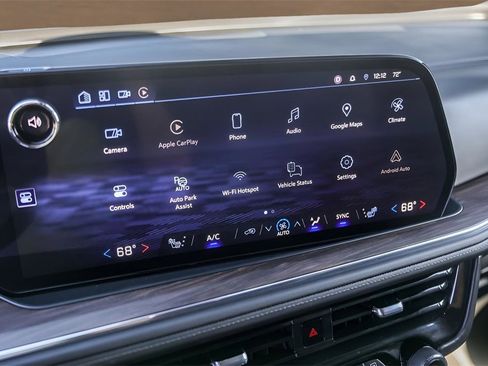 Used 2025 Chevrolet Tahoe Z71 w/ Comfort Package image 16