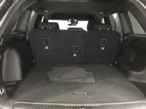 Used 2025 Jeep Grand Cherokee Laredo AWD/4WD image 16