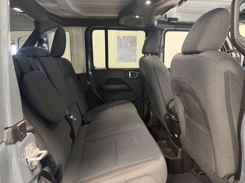 Used 2025 Jeep Wrangler Unlimited Sahara w/ Safety Group AWD/4WD image 21