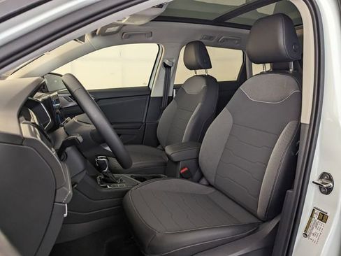 New 2026 Volkswagen Taos SE FWD image 5