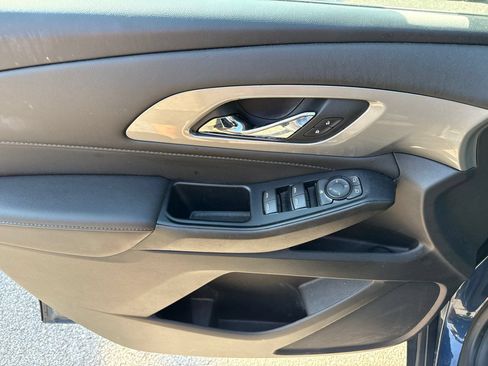 Used 2023 Chevrolet Traverse LT w/ LPO, Floor Liner Package FWD image 24
