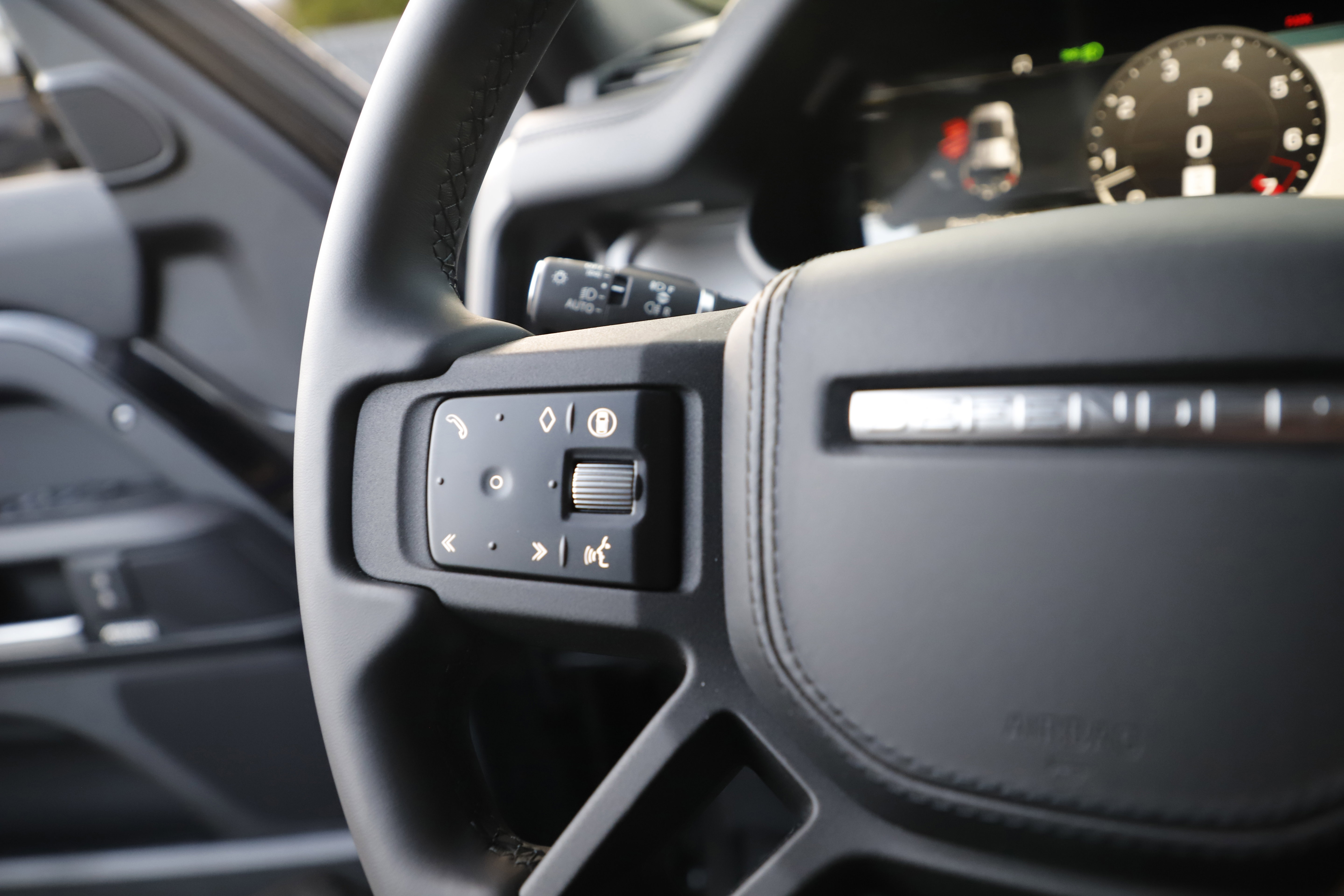 New 2025 Land Rover Defender 110 X AWD/4WD image 24