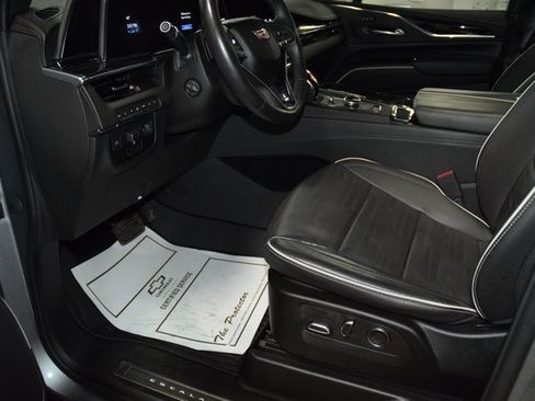 Used 2023 Cadillac Escalade Sport w/ LPO, ONYX Package image 44