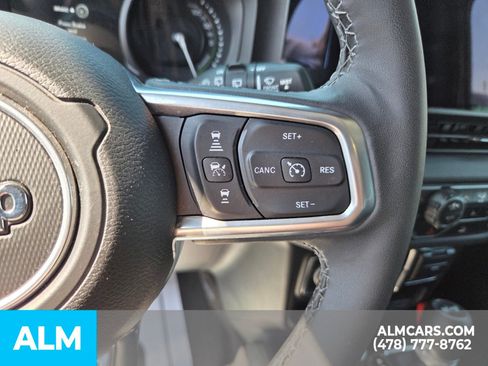 Used 2025 Jeep Wrangler Unlimited Sahara AWD/4WD image 27