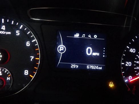 Used 2017 Kia Sorento FWD image 21