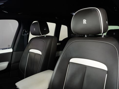 Used 2023 Rolls-Royce Cullinan w/ Cullinan Package image 3