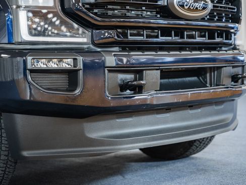 Used 2022 Ford F250 Lariat w/ Black Appearance Pkg image 15