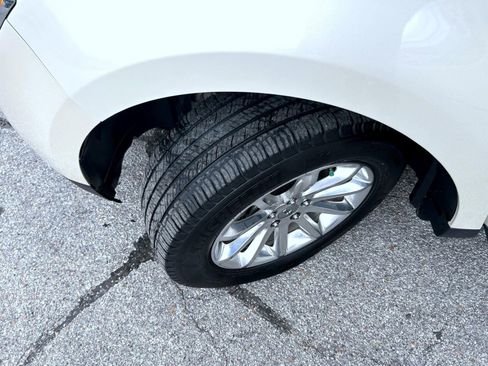 Used 2015 Lincoln MKX AWD w/ Equipment Group 101A image 23