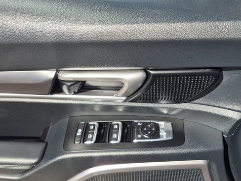 Certified 2025 Kia Telluride S image 9